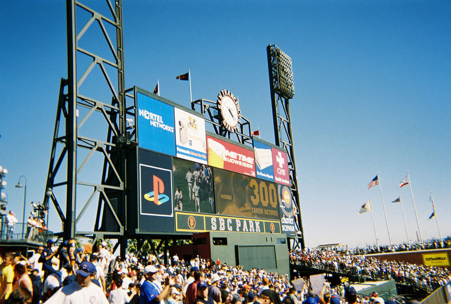 Maddux 300th win
