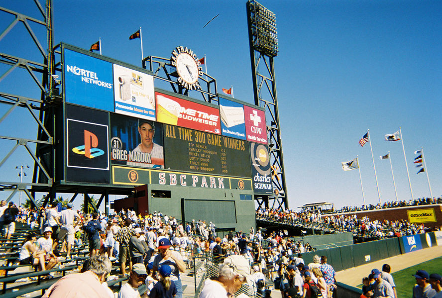 Maddux on all-time winners list
