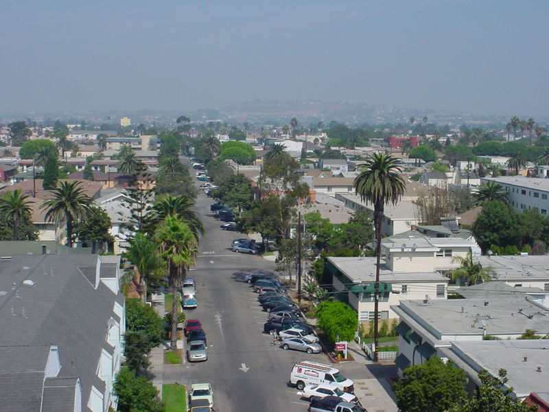 Looking north up Esperanza Ave
