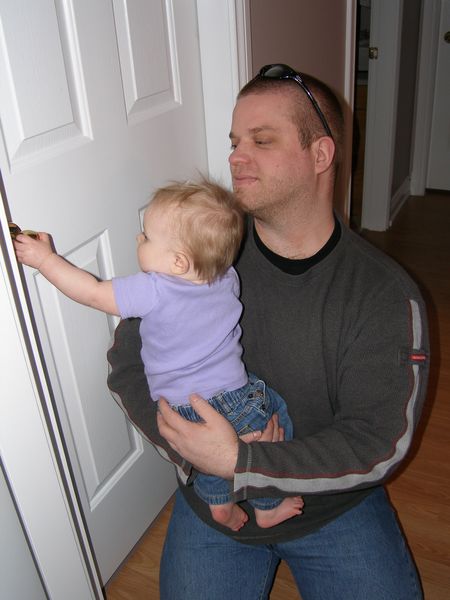 Maddi tries to open the door
