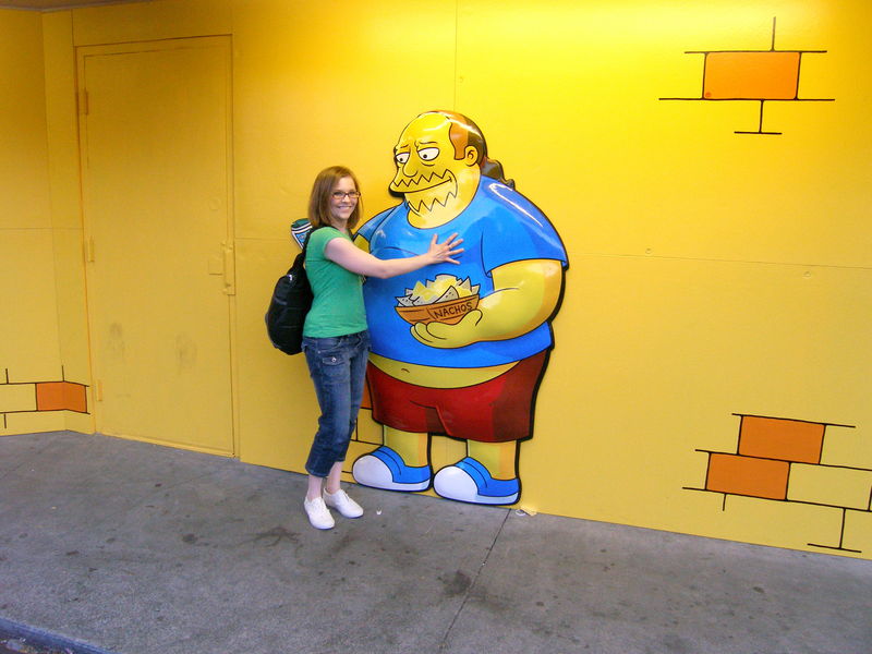 Heather getting fresh with Comic Book Guy and he admiring her cleavage
Keywords: Seattle, Victoria, Kwik-E-Mart