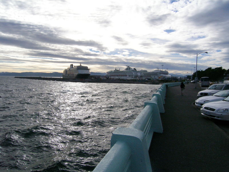Looking at Victoria's cruise ship terminal
Keywords: Victoria