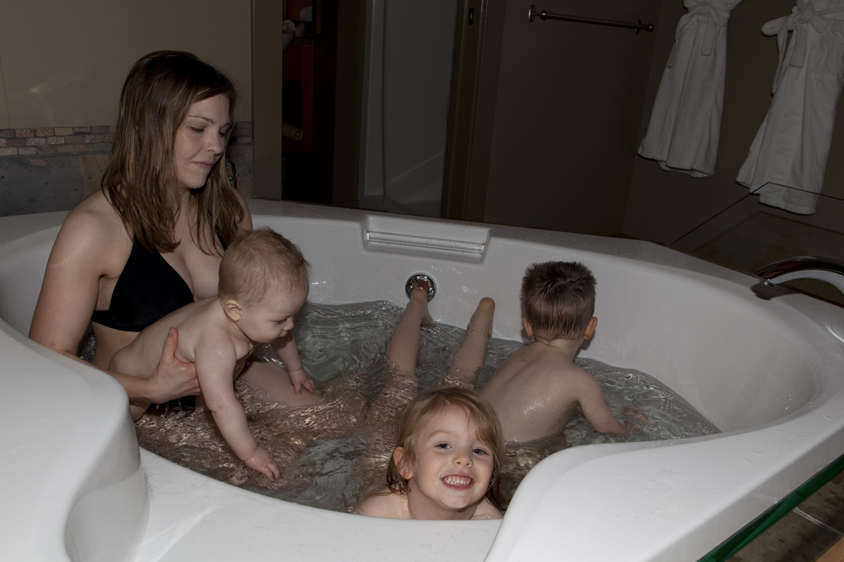 Heather and the kids in the huge tub in our villa
