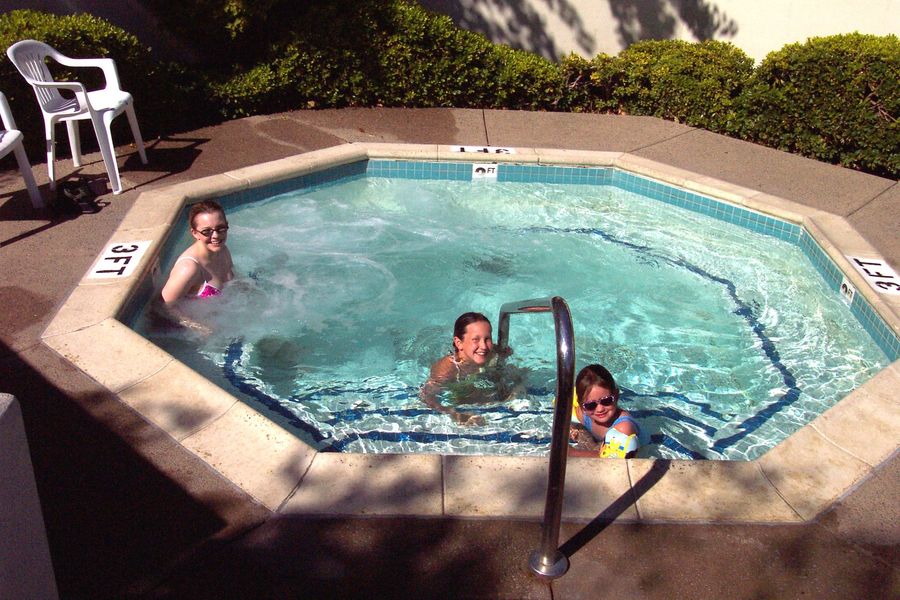 Kaija, Heather and Rebecca enjoying the hottub


